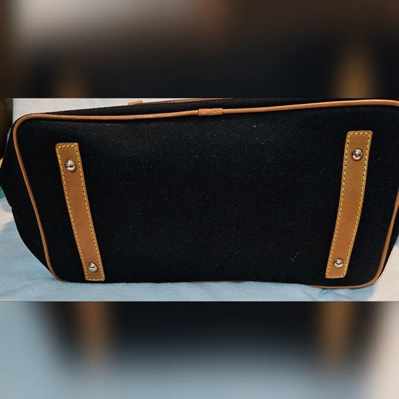 Dooney & Bourke Tote Cabriolet Strap Handle Large Cindy, Black/Tan, NEW SOLD OUT - Picture 3 of 11